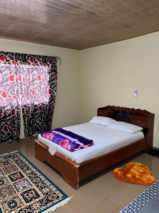 Yogi Home Stay Near Freetown Airport Экстерьер фото