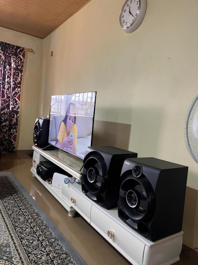 Yogi Home Stay Near Freetown Airport Экстерьер фото