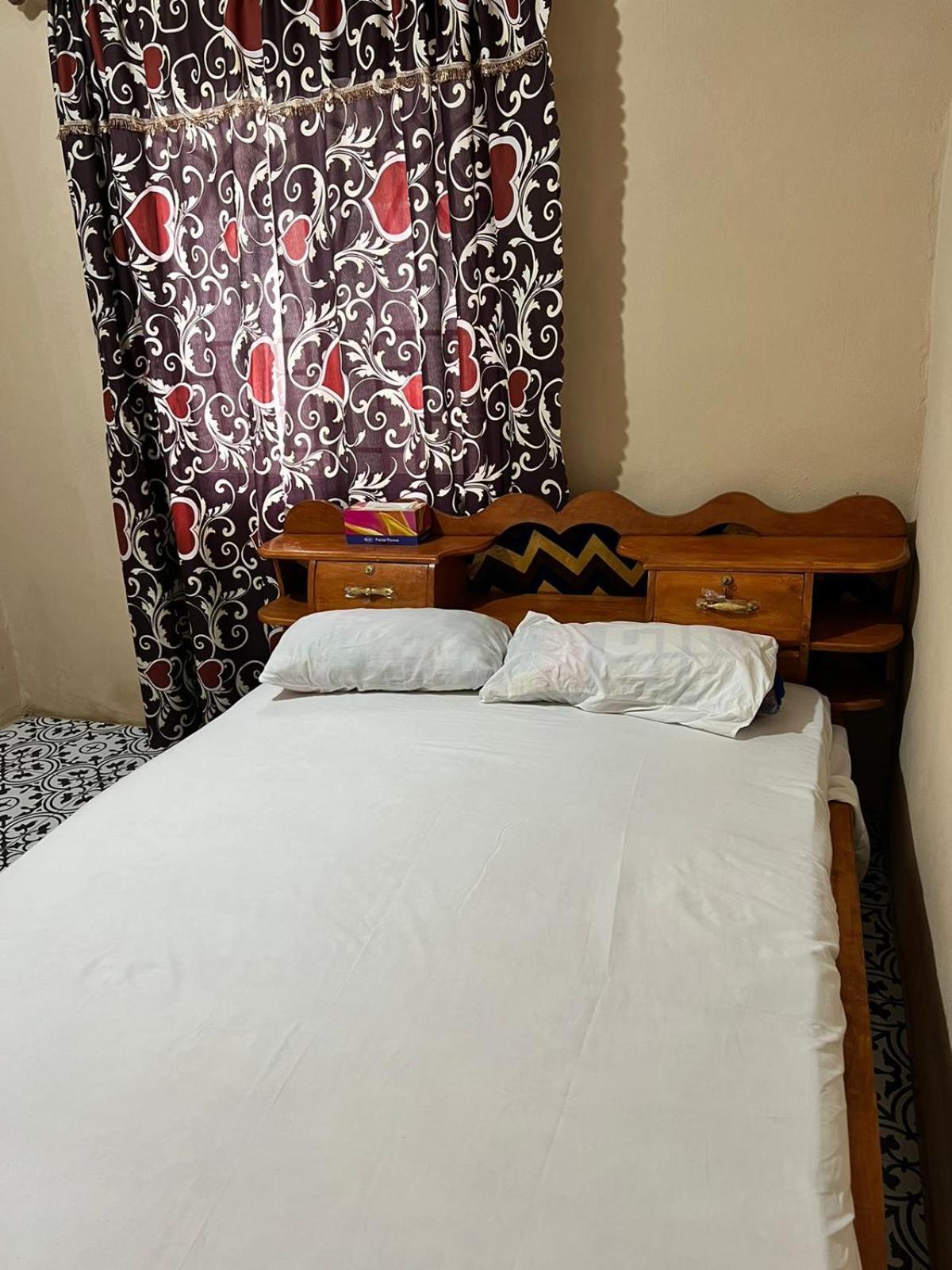 Yogi Home Stay Near Freetown Airport Экстерьер фото