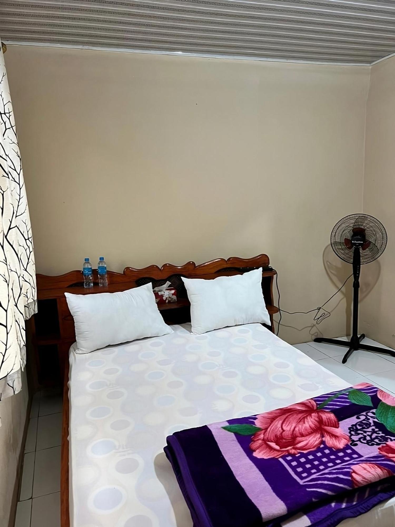 Yogi Home Stay Near Freetown Airport Экстерьер фото